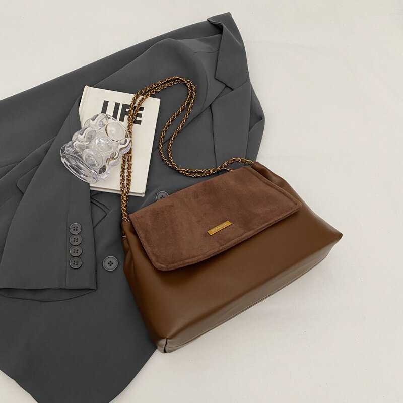 【まとめクーポン2000円最大利用可能】レトロ マット バッグ 女性用 大容量 カジュアル チェーン ショルダーバッグ 通勤 トートバッグ