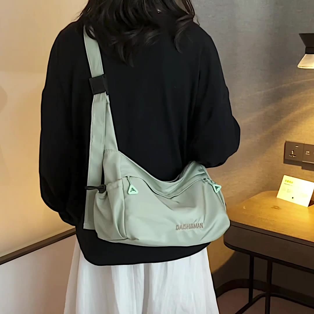 【最大2000円まとめクーポン利用可】トートバッグ 大容量 おしゃれ レディース ナイロン キャンバス 通学 肩掛け 斜め掛け 旅行 部活 手提げバッグ 収納力抜群