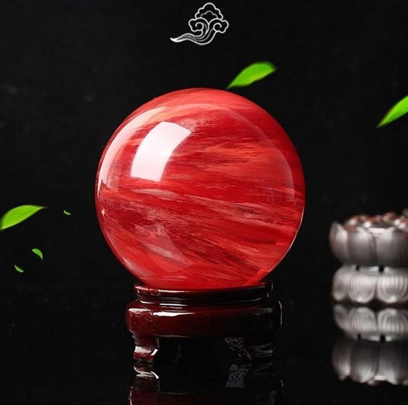 SS値引き＆最大2000円まとめクーポン！風水 水晶玉 自然赤いクリスタルボール 装飾 家の装飾 事務所 リビングルーム 研究 寝室 デスクトップ 置物 開運 金運 パワーストーン 丸玉 ガラス玉 8cm