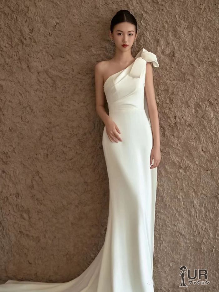 ウェディングドレス ドレス 花嫁 前撮り 後撮り フォトウェディング 二次会 結婚式 オフショルダー サテン シンプル 可愛い かわいい