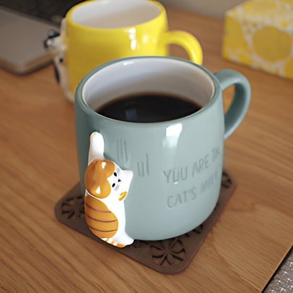「猫あるある」なマグカップ つめとぎマグ トラ猫 自由気ままなネコの日常