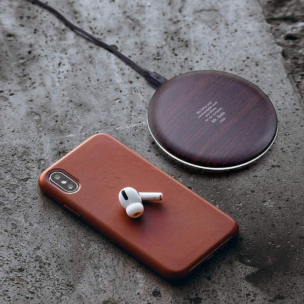 【名入れ】名前やメッセージが入る Qi ワイヤレス充電器 ブラウン 誕生日 結婚祝い 記念日 ギフト プレゼント 還暦 刻印 創立 表彰 女性 男性 卒業 開店...