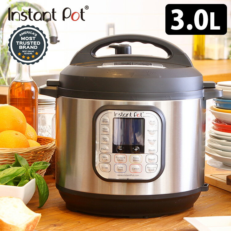 ■商品名：Instant Pot　DUO mini　3.0L ■管理番号：SNG-ISP1001 ■サイズ（約）：幅290×奥行255×高さ285mm ■容量（約）：3.0L／圧力調理は1.87Lまで／炊飯は1〜4合まで ■重量（約）：3.9kg ■材質：ステンレス内釜 ■定格電圧：100V　50/60Hz ■消費電力：700W■コード長さ：90cm■付属品：蒸し台、計量カップ、しゃもじ、おたま、レシピブック（100品掲載）、日本語説明書■保証期間：1年間■備考：保温時間は最大10時間／タイマー予約は最大24時間可能／調理後は自動に保温に切り替え／甘酒、玄米の調理も可能です。 ■ブランド名：Instant Pot（インスタントポット） ■ご注意： ※こちらの商品は、日本正規輸入元のシナジートレーディングより販売されている商品です。非正規ルートから販売されている商品は、アフターサポートを受けられない可能性がございますので、ご注意くださいませ。 ※ボタン表記は日本語です。 ※商品の色はモニターの具合で実物と若干異なる場合がございます。予めご了承下さい。 ※デザイン、仕様等につきましては、予告なく変更する場合がございます。予めご了承下さい。 ※複数店舗を運営しておりますため、ご注文の入れ違い等で欠品などになってしまう場合がございます。万が一、発送が遅れる場合は、ご注文受付当日中にご案内差し上げます。誠に恐れ入りますがご了承くださいますよう、お願い申し上げます。 ※ご予約・お取り寄せ商品は、ご注文受付後にお客様ご注文分としてメーカーへ発注を致します為、基本的にキャンセルやご返品はお受けできません。 お得なプレゼント付キャンペーン中！ ● おまけ1つ目：替え用パッキン Instant Pot DUO mini用シリコンリング1個をもれなくプレゼント中！ ※こちらは無くなり次第終了となります。 ● おまけ2つ目：イージーウォッシュセーフ　パック（5枚入） 使い捨てできるから安心で衛生的！洗剤付きスクラブペーパーで、抗菌力99.9％の自然由来の洗剤と高品質ポリプロピレンを使用し、持ち運びやアウトドアに便利！ 【ご注意】 ● おまけの商品が欠品している場合は、おまけ商品が変更になる場合がございます。ご了承ください。 ● おまけは商品と同梱し、お届け先様宛てに一緒に発送いたします。おまけの別送、別ラッピングをご希望の方は備考欄にお書きください。（別送の場合は別途送料がかかります。）Instant Pot　DUO mini　3.0L 7in1 プログラム機能付 マルチ電気圧力鍋 Instant Pot（インスタントポット） Instant Pot はカナダ発祥の革新的な家電ブランドで、アメリカをはじめとして世界各国で電気圧力鍋(マルチクッカー）を展開する2009年1月に設立されたグローバルメーカーです。 5/25（火）のテレビ朝日「家事ヤロウ!!!」にて紹介されました!! 7in1 プログラム機能付 マルチ電気圧力鍋 2010年からカナダやアメリカで販売され、2016年には年間最大の記録的ヒットとなったマルチ電気圧力鍋「instant Pot （インスタントポット）」がいよいよ日本に登場。電気圧力鍋＋マルチクッカーのカテゴリーで米国で73.2％ カナダで88.2％という圧倒的なマーケットシェアを誇っています。圧力調理機、スロー調理器、炊飯器、蒸し器、プライパン、ヨーグルトメーカーの役割を1台でお任せ食材を入れてボタンを押すだけで美味しくてヘルシーな料理が誰にでも簡単に作ることが出来ます。さらに火をを使わないから、ほったらかしでも安心。空いた時間にテレビを見たり読書をしたり…。ボタンを押したら、あとはおまかせ。今日から毎日のキッチンライフが変わります。 マルチ電気圧力鍋の火付け役となったインスタントポット ◎ 誰でも簡単に操作可能。全自動でボタン一つ押すだけであとは待つだけの手軽さ◎ 10個の安全機能を採用し、高圧力を実現しながらも安全に使用可能◎ 通常の調理の最大70％の時短を実現◎ 通常の調理の70％のガスや電気の消費を抑制したエコフレンドリーな仕様◎ 余分な油を落とし、食材の持つ本来の旨味で調理するためヘルシーな仕上がり◎ 常に失敗をしない安定した出来上がりを実現 7つの調理法がこの1台で可能に。「炒める機能」もついた優れもの。 ● 1台7役簡単操作のマルチクッカー圧力、煮込む、炒める、蒸す、炊飯、スロークック、ヨーグルトメーカーの7つの調理法がこの1台で。ディスプレイには10種の自動調理プログラムと調理方法を記憶するメモリー機能に加え、10個の安全機能を搭載した安心設計。● 炒めるモード搭載お肉に香ばしく焼き目を付けたり、調理の仕上げに煮詰めたりすることもできるできる優れもの。温度も三段階に調整できるので、直火料理に負けない仕上がりになります。● 簡単ほったらかしなのにプロの味食材を入れてボタンを押すだけ。調理中はインスタントポットが圧力や温度を食材の量によって自動で管理し、仕上がりはまさにプロの味。自動調理だから、コンロの前についている必要がなく、空いた時間で家事など時間の有効活用ができます。 ■検索用キーワード：プチギフト おもたせ 贈答品 返礼品 お返し サプライズ 記念日 誕プレ 誕生日プレゼント クリスマスプレゼント お中元 お歳暮 暑中見舞い 残暑見舞い 寒中見舞い 余寒見舞い 進級祝い 進学祝い 入学祝い 卒業祝い 成人祝い 成人式 入籍祝い 新築祝い 内祝い 引き出物 引っ越し祝い 引越し祝い 引越祝い 転居祝い 入社祝い 就職祝い 転職祝い 昇進祝い 就任祝い 退職祝い 送別 開店祝い 開業祝い 開院祝い 移転祝い 出店祝い 新店祝い 周年祝い オープン祝い 大学生 社会人 敬老の日 定年祝い 還暦祝い 友人 友達 友だち 彼女 妻 母親 彼氏 夫 父親 10代 20代 30代 40代 50代 60代 70代 インスタント ポット デュオ ミニ 3.0L マルチクッカー マルチ鍋 圧力鍋 加圧鍋 電気式 自動調理 電気鍋 万能鍋 圧力調理 スロークッカー 時短 短時間 便利 ほったらかしレシピ ほったらかし料理 ほったらかし調理 ワーママ 保温機能 調理家電 ほったらかし 共働き 圧力レベル調節 AI 王様のブランチ 家事ヤロウ 家事やろう 家事野郎 Kinki Kidsのブンブブーン フジテレビ めざましテレビ TBS 世界くらべてみたら 世界比べてみたら