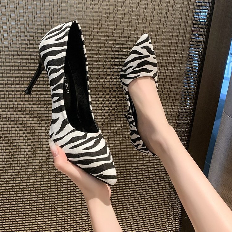 乐天商城 - パンプス 痛くない パンプス オフィス ハイヒール ポインテッドトゥ ゼブラ柄 パンプス 黒 ブラック ピンヒール 美脚パンプス ヒール7CM 9CM 結婚式 通勤 シンプル リクルート 就活 冠婚葬祭 無地 二次会 フォーマル 歩きやすい 走れるパンプス 卒業式 卒園式
