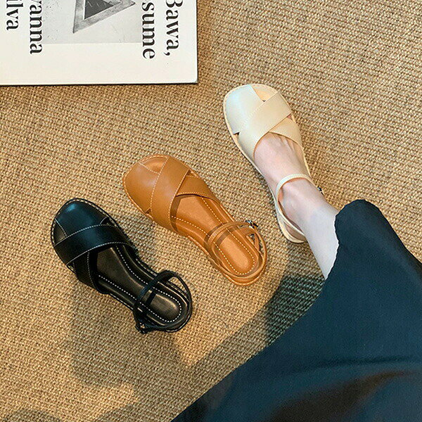 ■商品名：サンダル■素材：PU、ゴムなど■サイズ(cm)22.5cm（35）/23cm（36）/23.5cm（37）/24cm（38）/24.5cm（39）/25cm（40）■カラー：オフホワイト、ブラック、ブラウン■生産国 中国 日本検品済み注意点※お取り扱いの注意につきましては商品付属の商品タグをご参照ください。※商品のデザインやお客様の足の形により、感じ方に若干の個人差があります。※靴のサイズにつきましては、いわゆるサイズ（足長）だけで決まるものではなく、ワイズ（足囲）や足の形（特につま先の形や幅甲の高さなど）などさまざまな条件と、それぞれの靴のデザイン（ラスト?素材など）の相性等が関係いたします。※商品画像の色はお使いのブラウザや設定により、実物とは異なる場合がある事をご了承下さい。※サイズ数値はメジャー採寸ですので若干の誤差が生じる場合もございます。ご了承くださいませ。※機械による生産のため、生地の継ぎ目の若干のズレや多少のほつれなど、形やサイズに多少の誤差が生じる場合や他繊維が混紡している場合もございますが品質上の問題はございません。予めご理解下さいますようお願い致します。※海外生産の為、多少の縫製のほつれやインソールのしわ等、若干の接着剤残りなどある場合もございます。※製造過程での傷?汚れ、また入荷時の箱つぶれなどがございますので、予めご了承くださいませ。※商品によって素材の性質上?製造過程において染料などの特有の匂いが多少強く感じられるものもございます。数日のご使用や陰干しなどで、ほとんど匂いは感じられなくなりますのでお試しください。※素材や製品の特性上、シワやヨレ、擦れ、多少の傷などがある場合があります、ご了承ください。メーカー希望小売価格はメーカーカタログに基づいて掲載しています