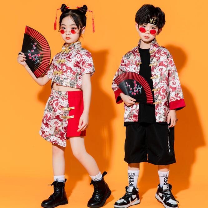 Smart＋ 商品詳細 子供 中華ジャズ ヒップホップ ストリートダンス衣装 カンフー 武術 中華服 内容 上下2点セット サイズ（cm） 男の子身長135、体重26KG、140サイズ。 110：身長95-105　体重13-16KG 120：身長105-115　体重16-19KG 130：身長115-125　体重19-24KG 140：身長125-135　体重24-29KG 150：身長135-145　体重29-35KG 160：身長145-155　体重35-45KG 170：身長155-165　体重45-55KG 180：身長165-175　体重55-65KG 素材 綿　ポリエステル 注意事項 ※注文の時、色とサイズ、送付先等に間違いあるか、ご確認ください。 ※素人採寸サイズなので若干誤差が生じる場合がございます。 ※舞台向けの衣装、作りは有る程度の雑、ほつれ等ご了承ください。 ※撮影の環境とお使いのモニターの設定状況により、実際のカラーの色味と異なる場合ございます。 ※ポケットありの衣装も縫い付られてある場合がございます。工場大量生産の物はミシン1本かけてある事もあります。 ※海外製品は日本製より裁縫や仕立てに甘さ（ほつれあること）がございます、在庫管理条件や運送状況によりシワが出ることもございます。ご理解頂き、お買上げください。 ※複数店舗を運営しております為、万一、商品の品切れの場合、 別途メールにてご報告させていただきます。どうかご容赦ください。 ※注文後24時間以上（休、祝日は除く）弊社からご注文お礼のメールが受信出来ていない場合、ドメインの設定をご確認ください。 ※他に不明点がございましたら、気軽くお問い合わせください。 メーカー希望小売価格はメーカーカタログに基づいて掲載しています商品詳細 子供 中華ジャズ ヒップホップ ストリートダンス衣装 カンフー 武術 中華服 内容 上下2点セット サイズ（cm） 男の子身長135、体重26KG、140サイズ。 110：身長95-105　体重13-16KG 120：身長105-115　体重16-19KG 130：身長115-125　体重19-24KG 140：身長125-135　体重24-29KG 150：身長135-145　体重29-35KG 160：身長145-155　体重35-45KG 170：身長155-165　体重45-55KG 180：身長165-175　体重55-65KG 素材 綿　ポリエステル 注意事項 ※注文の時、色とサイズ、送付先等に間違いあるか、ご確認ください。 ※素人採寸サイズなので若干誤差が生じる場合がございます。 ※舞台向けの衣装、作りは有る程度の雑、ほつれ等ご了承ください。 ※撮影の環境とお使いのモニターの設定状況により、実際のカラーの色味と異なる場合ございます。 ※ポケットありの衣装も縫い付られてある場合がございます。工場大量生産の物はミシン1本かけてある事もあります。 ※海外製品は日本製より裁縫や仕立てに甘さ（ほつれあること）がございます、在庫管理条件や運送状況によりシワが出ることもございます。ご理解頂き、お買上げください。 ※複数店舗を運営しております為、万一、商品の品切れの場合、 別途メールにてご報告させていただきます。どうかご容赦ください。 ※注文後24時間以上（休、祝日は除く）弊社からご注文お礼のメールが受信出来ていない場合、ドメインの設定をご確認ください。 ※他に不明点がございましたら、気軽くお問い合わせください。