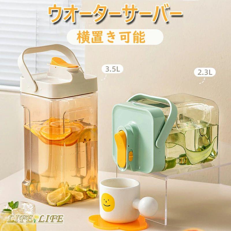 商品紹介 ：麦茶ポット素材構成: PC+PP+ABS生産地:中国たっぷり入る大容量：大容量で、約7本の500ml飲料に相当します。家族や友人とのパーティーにぴったり。簡単に注げて、お子様のいるご家庭にも最適です。安心安全な素材：本体はAS樹脂、フタはポリプロピレン製で、食品グレードの素材を使用しています。無毒、無味、安全に使用できるので、毎日の飲料水を安心して楽しめます。広口設計により、手が底まで届きやすく、清掃が簡単です。冷蔵庫に入れてそのまま注げるので、取り出す手間もありません【注意事項】※製品の為、実寸が多少異なる商品も御座います。1、PC環境?光の具合により、色や素材のイメージが写真と若干異なる場合がございます。2、商品写真はできる限り実物の色に近づけるよう加工しておりますが、お客様のお使いのモニター設定、お部屋の照明等により実際の商品と色味が異なる場合がございます。3、注文確認後、キャンセル不可となっております。予めご了承くださいますようお願い致します。4、商品の仕様は改良等のため予告なく変更する場合があります。また本サイトの写真とお届け商品の色合いが多少異なる場合や、制作の都合上、柄などの出方が写真と異なる場合がございますので、ご了承下さい。メーカー希望小売価格はメーカーカタログに基づいて掲載しています商品紹介 ：麦茶ポット 素材構成: PC+PP+ABS 生産地:中国 たっぷり入る大容量：大容量で、約7本の500ml飲料に相当します。家族や友人とのパーティーにぴったり。簡単に注げて、お子様のいるご家庭にも最適です。 安心安全な素材：本体はAS樹脂、フタはポリプロピレン製で、食品グレードの素材を使用しています。無毒、無味、安全に使用できるので、毎日の飲料水を安心して楽しめます。 広口設計により、手が底まで届きやすく、清掃が簡単です。冷蔵庫に入れてそのまま注げるので、取り出す手間もありません 【注意事項】 ※製品の為、実寸が多少異なる商品も御座います。 1、PC環境?光の具合により、色や素材のイメージが写真と若干異なる場合がございます。 2、商品写真はできる限り実物の色に近づけるよう加工しておりますが、 お客様のお使いのモニター設定、お部屋の照明等により実際の商品と色味が異なる場合がございます。 3、注文確認後、キャンセル不可となっております。 予めご了承くださいますようお願い致します。 4、商品の仕様は改良等のため予告なく変更する場合があります。また本サイトの写真とお届け商品の色合いが多少異なる場合や、制作の都合上、柄などの出方が写真と異なる場合がございますので、ご了承下さい。メーカー希望小売価格はメーカーカタログに基づいて掲載していますメーカー希望小売価格はメーカーカタログに基づいて掲載しています