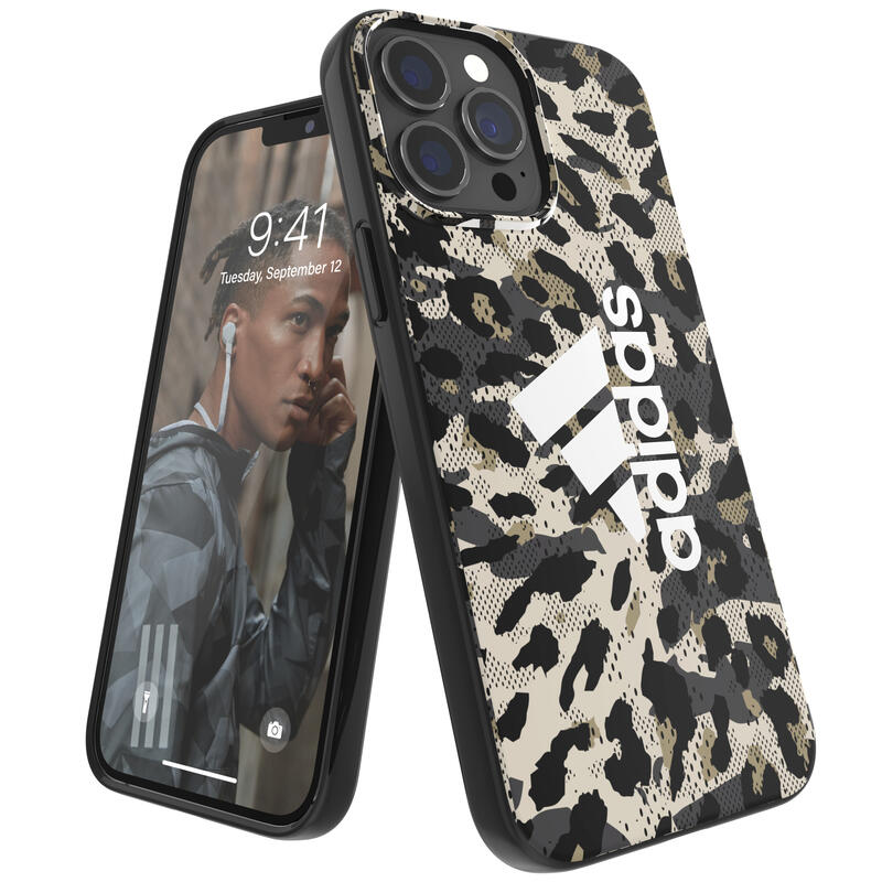 adidas アディダス スマホケース iPhone 13 Pro Max ケース アイフォン カバー スマホケース アイコニック スポーツ ロゴ 耐衝撃 軽量 TPU レオパード ベージュ ※当店限定1年保証※