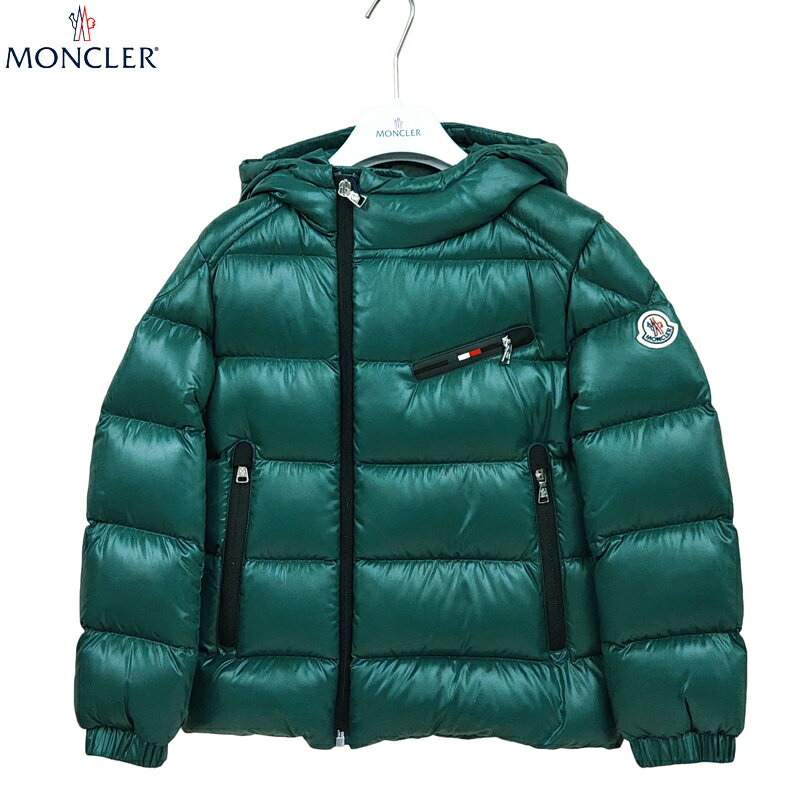 商品名 MONCLER モンクレール 型番 1A00061 68950 ダウンジャケット カラー グリーン 素材 表地・裏地　ナイロン 100 ％ 別布　ポリエステル 85％ / 綿15％ 詰め物　ダウン 90％ / フェザー 10％ サイズ 単位 - 約 cm　　キッズ 着丈 肩幅 身幅 そで丈 06A（120cm） 44 33 39 41 08A（130cm） 47 36 42 46 ※サイズは、おおよそで平置き採寸になります。多少前後する場合がございます。 製造国 ブルガリア 付属品 タグ、ハンガー 備考 ・平日14時までの注文で当日発送致します！ ・写真はサンプルです。 ※製造工程による汚れや擦れ等ある場合がございますが、ご了承くださいませ。 ※モニターの都合等により、掲載写真と実際の色が異なる場合がございます。こちらの商品は在庫ございます。 14時までのご注文で【当日発送】対応可能です！