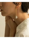 SMELLY（スメリー）so' baroque pearl bar earring【唯一無二の不規則な形】クラシカルな魅力を高める、ゴールド×淡水パールのロングイヤリング。非球形のバロックパールが織り成す個性的なシルエットが耳元で独特な存在感を放ちます。【SMELLYso'(スメリーソー)】so'とはアイルランド語で贅沢。毎日のスタイリングに溶け込むデザインでありながら、さらに個性を引き出す。身につけるものに敏感になった今の時代に、“永く寄り添ってくれる”をコンセプトとして、SMELLYから誕生したジュエリーライン。少しだけ特別なジュエリーをつけて、少しだけ贅沢な気持ちになるように。ポジティブな日常を送っていただけるようにと願いを込めて。※silver925は、金属アレルギーが出にくく、基本的に錆びにくい素材でシルバーならではの柔らかく上品な艶感が特徴です。汗や皮脂に反応してくすみが生じる場合もございますが、シルバーの風合いとしてお楽しみいただけます。シルバークロス等でお手入れしていただくことで、元どおりの輝きに戻るため、いつまでもその質感をお楽しみ頂けます。※また、GLDカラーの商品は14Kを使用した金メッキを施しております。より長くGLDカラーを楽しんでいただけるようにメッキを通常よりも厚く施しております。※メッキ加工は着用上の摩擦が原因で、剥がれが生じてしまうことがあります。シルバー磨きクロスの使用は、メッキの剥がれを早める原因となりますので、お控えください。※この商品は、天然素材を使用しております。そのため、1点1点の色や形状が微妙に異なります。天然素材でしか味わえない表情をお楽しみください。※商品画像は、光の当たり具合やパソコンなどの閲覧環境により、実際の色味と異なって見える場合がございます。予めご了承ください。※商品の色味の目安は、商品単体の画像をご参照ください。店舗にてお問い合わせの際は、下記の品番をお申し付け下さい。品番：SM23-2MF015モデル身長：-　着用サイズ：-型番：460930-2M-1 HR6948【採寸】サイズ全長最大幅-8cm約1.3cm商品のサイズについて【商品詳細】中国素材：SILVER925(14Kゴールドメッキ) 淡水パールサイズ：-※画面上と実物では多少色具合が異なって見える場合もございます。ご了承ください。商品のカラーについて 【予約商品について】 ※「先行予約販売中」「予約販売中」をご注文の際は予約商品についてをご確認ください。■重要なお知らせ※ 当店では、ギフト配送サービス及びラッピングサービスを行っておりません。ご注文者様とお届け先が違う場合でも、タグ（値札）付「納品書 兼 返品連絡票」同梱の状態でお送り致しますのでご了承ください。 ラッピング・ギフト配送について※ 2点以上ご購入の場合、全ての商品が揃い次第一括でのお届けとなります。お届け予定日の異なる商品をお買い上げの場合はご注意下さい。お急ぎの商品がございましたら分けてご購入いただきますようお願い致します。発送について ※ 買い物カートに入れるだけでは在庫確保されませんのでお早めに購入手続きをしてください。当店では在庫を複数サイトで共有しているため、同時にご注文があった場合、売切れとなってしまう事がございます。お手数ですが、ご注文後に当店からお送りする「ご注文内容の確認メール」をご確認ください。ご注文の確定について ※ Rakuten Fashionの商品ページに記載しているメーカー希望小売価格は、楽天市場「商品価格ナビ」に登録されている価格に準じています。 商品の価格についてSMELLYSMELLYのイヤリング・イヤーカフアクセサリー・腕時計ご注文・お届けについて発送ガイドラッピンググッズ3,980円以上送料無料ご利用ガイド