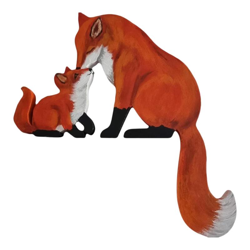 ドア枠の装飾.キツネの壁の装飾.ユニークな壁.簡単に