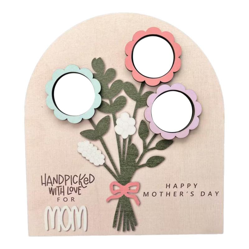 結婚式用の木製の花束と素朴な写真パネルのディスプレイ