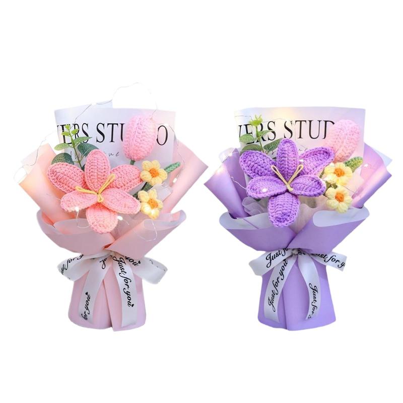 かぎ針編みの花の花束.偽の花.ギフト.感謝祭のために装飾的な手作りのニットチューリップを作った新年