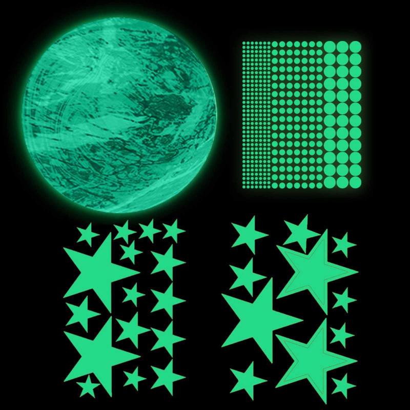 暗闇で光る星と月.星と月を使ったDIYウォールステッカー