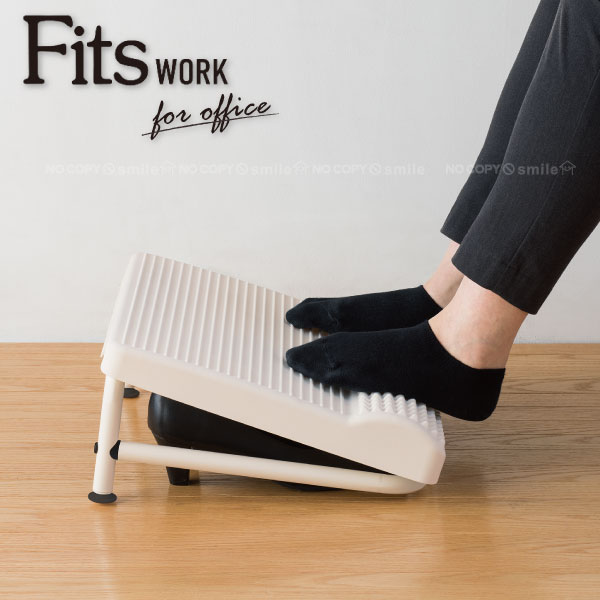 靴がしまえるフットレスト/フィッツ ワーク Fits WORK オフィス 足元 荷物 靴 フットレスト マッサージ 足置き 収納 オットマン 置く 置ける カート 会社 デスク デスク下 省スペース 職場 机下 パンプス 革靴 カプチーノ その1