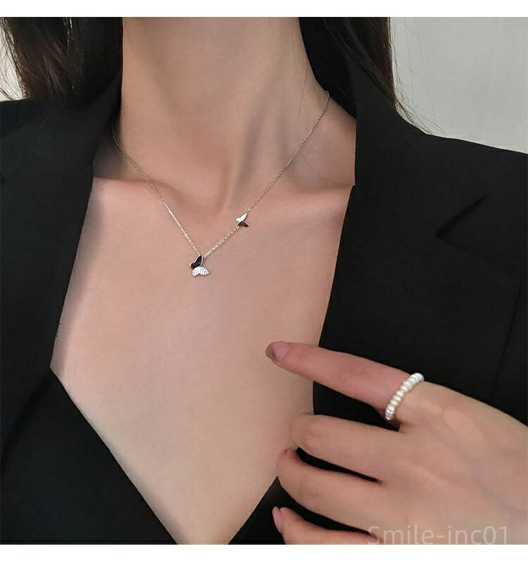 【送料無料】43cm キラキラ ビジュー ちょうちょ 蝶々 バタフライチャーム 銀色 シルバー ペンダント レディース ネックレス 3