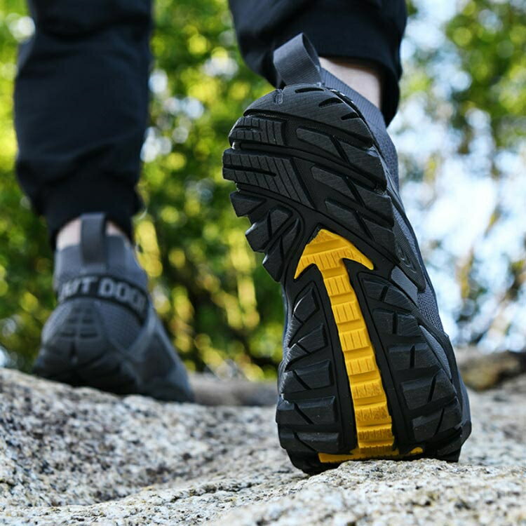 【送料無料】ア 登山 ブーツ シューズ 靴 トレッキングシューズ スニーカー ハイカット 通気性 24〜29cm ウォーキングシューズ 登山靴 メンズ