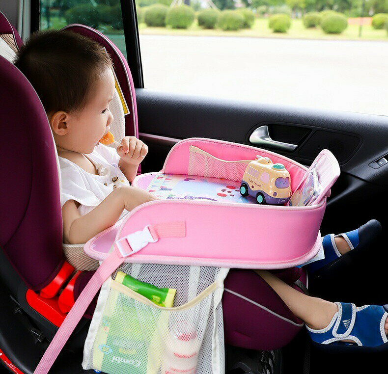 車やベビーカーでのお出かけ時に◎とても便利なトレーテーブルです。こちらの商品自体がチャイルドシートシートベルトに代わるものではございません。必ずチャイルドシートシートベルトを正しくご利用の上ご使用ください。【サイズについて】画像をご参照ください。【カラーについて】生産ロットにより柄の出方や色の濃淡が異なる場合がございます。お使いのモニターや撮影時の光の加減などにより画像と実際の商品のカラーが異なる場合もございます。予告なしにカラーやデザインなどの変更がある場合もございます。【素材について】オックスフォード、ポリエステル車やベビーカーでのお出かけ時に◎とても便利なトレーテーブルです。こちらの商品自体がチャイルドシートシートベルトに代わるものではございません。必ずチャイルドシートシートベルトを正しくご利用の上ご使用ください。【サイズについて】画像をご参照ください。【カラーについて】生産ロットにより柄の出方や色の濃淡が異なる場合がございます。お使いのモニターや撮影時の光の加減などにより画像と実際の商品のカラーが異なる場合もございます。予告なしにカラーやデザインなどの変更がある場合もございます。【素材について】オックスフォード、ポリエステル