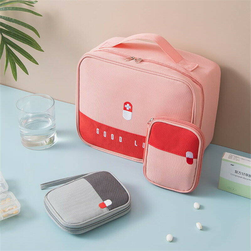 薬ポーチ くすりポーチ 2点セット 薬収納 救急箱 大容量 医薬品収納 常備薬収納 携帯用 北欧 メディカルポーチ 小物入れ 薬入れ 手提げ かばん 薬箱 くすり収納 収納 おしゃれ ファーストエイド 応急処置 インテリア 便利 出張 旅行 軽量 持ち運びに便利 アウトドア