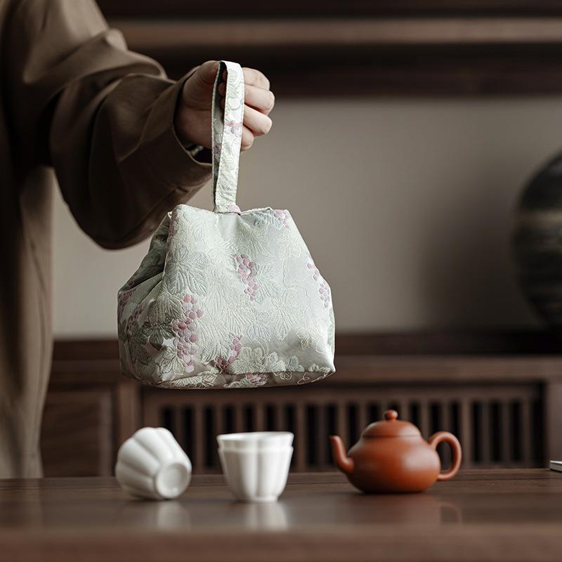 茶道具 収納ケース 携帯用 旅行 アウトドア お出かけ用 急須 蓋碗 湯呑み お茶セット 布製 手提げ おし..