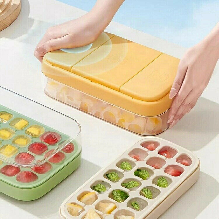 Rakuten - 製氷皿 シリコン 製氷器 蓋付き 収納ボックス 大容量 28/21個取り アイストレー 冷蔵庫専用 氷触れずに簡単に取り出す アイストレイ 水漏れ防止 キッチン用品 DIY 夏休み 家庭用 宅飲み 小分け