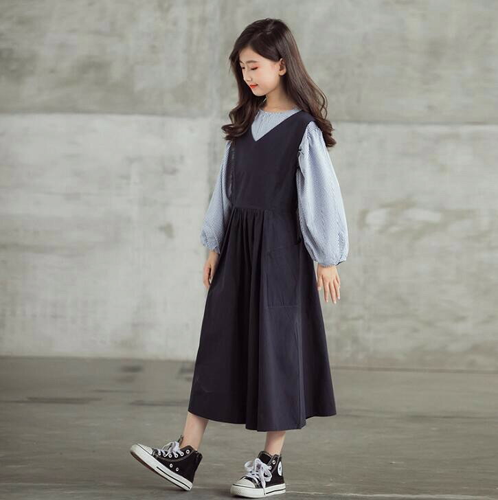 ご来店いただいてありがとうございます。 商品詳細: 伸縮性:なし 付属品:なし 商品内容:キッズワンピース カラー:写真通り 柔らかさ:普通 厚さ:普通 素材:綿95%、ポリエステル5% サイズ(cm): 120cm【上着丈】50【バスト】44【ワンピ着丈】86【ワンピバスト】35.5 130cm【上着丈】53【バスト】46【ワンピ着丈】92【ワンピバスト】37.0 140cm【上着丈】57【バスト】48【ワンピ着丈】97【ワンピバスト】39.0 150cm【上着丈】61【バスト】50【ワンピ着丈】102【ワンピバスト】40.5 160cm【上着丈】64【バスト】52【ワンピ着丈】107【ワンピバスト】43.0 170cm【上着丈】68【バスト】54【ワンピ着丈】113【ワンピバスト】45.0 ※サイズは平置き、メジャー採寸を行っております。1-3cmの誤差がある場合があります。予めご了承下さいませ。 ※モデル画像は環境光の影響によりカラーが異なって見える場合がございます。 ※採寸は製造メーカー提供情報ですので、1~3cm誤差が生じる場合がございます。 ※お客様の体型に合致しない場合もございますので、参考程度にご使用ください。 仕入時期により多少デザインなど異なる場合があります。ご了承ください。 平置きサイズです。また、商品によって多少の誤差がある場合がございます。予めご了承下さいませ。 初期不良品以外、イメージ、サイズや色の感じ違いの理由など、キャンセルや返品はお受けることができません。ご了承下さいませ。