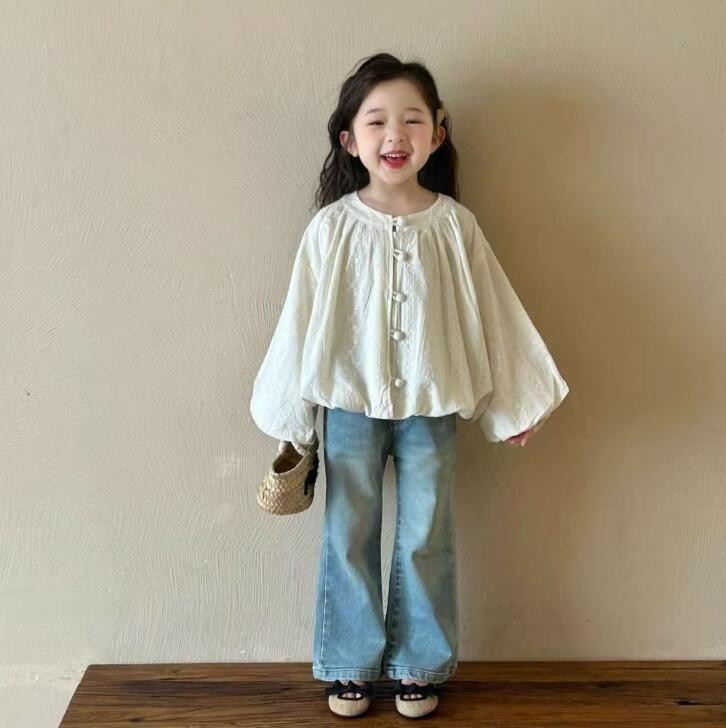 ご来店いただいてありがとうございます。 商品詳細: 伸縮性:なし 付属品:なし 商品内容:キッズ 子供服 カラー:写真通り 柔らかさ:普通 厚さ:普通 素材:綿\その他 サイズ: 90:推奨身長80-90cm、体重10〜12.5kg、年齢2-3歳 100:推奨身長90-100cm、体重12.5〜16kg、年齢3-4歳 110:推奨身長100-110cm、体重16〜17.5kg、年齢4-5歳 120:推奨身長110-120cm、体重17.5〜22.5kg、年齢5-6歳 130:推奨身長120-130cm、体重21.5〜27.5kg、年齢7-8歳 140:推奨身長130-140cm、体重26.5〜32.5kg、年齢8-10歳 ※サイズは平置き、メジャー採寸を行っております。1-3cmの誤差がある場合があります。予めご了承下さいませ。 ※モデル画像は環境光の影響によりカラーが異なって見える場合がございます。 ※採寸は製造メーカー提供情報ですので、1~3cm誤差が生じる場合がございます。 ※お客様の体型に合致しない場合もございますので、参考程度にご使用ください。 仕入時期により多少デザインなど異なる場合があります。ご了承ください。 平置きサイズです。また、商品によって多少の誤差がある場合がございます。予めご了承下さいませ。 初期不良品以外、イメージ、サイズや色の感じ違いの理由など、キャンセルや返品はお受けることができません。ご了承下さいませ。
