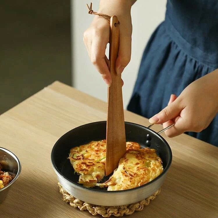 木べら スパチュラ 料理用ヘラ フライ返し キッチンツール 調理器具 調理用 鍋対応 アウトドア キャンプ用 家庭用 薄型 1mm薄型先端 三角形 軽量 耐油性 こげつきにくい 便利グッ smilecoco-10013991 smilecoco楽天市場店 サンプル画像2