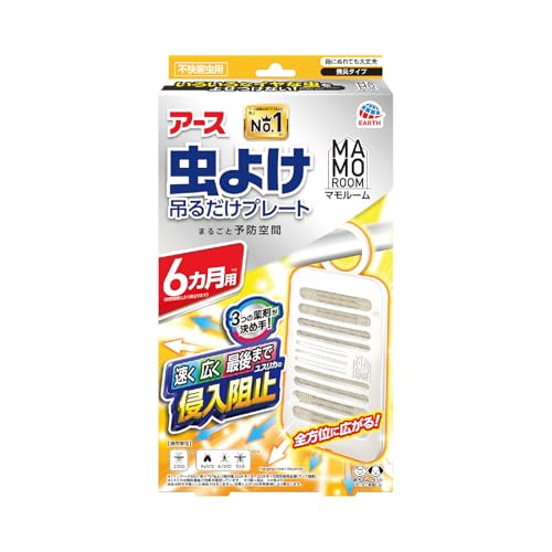 白/-/-・PatternName:6ヵ月用・パッケージ個数:1・ベランダなどに吊り下げるタイプの虫よけプレート。・いろいろないやな虫を寄せ付けない！※適用害虫はユスリカ・チョウバエ・キノコバエ・ヌカカ・速く・広く・最後までユスリカの侵入阻止！雨にぬれても大丈夫。・6ヵ月用(使用環境により異なります)屋外の自然条件下にて行った試験に基づく※ヌカカは開封直後の効果を確認しています。・【適用害虫】ユスリカ(※侵入阻止)、チョウバエ・キノコバエ・ヌカカ(※ヌカカは開封直後の効果を確認しています。※虫よけ)商品紹介 ベランダなどに吊り下げるタイプの虫よけ。 いろいろなイヤな虫※をよせつけない！3つの薬剤が決め手。速く・広く・最後までユスリカの侵入阻止！雨にぬれても大丈夫。　※ユスリカ、チョウバエ、キノコバエ、ヌカカ 原材料・成分 【有効成分】トランスフルトリン、エムペントリン、プロフルトリン 使用方法 (1)袋を開け、本体を取り出します。(薬剤の揮散が始まります) (2)本体にお取替え目安シールを貼ってください。もしくは個箱側面の「楽ちんおしらせQR」をご利用ください。※油性ペン等で書いてください (3-1)【吊るして使用する場合】フックを上側に持ち上げて、カチッと音がするようにツメに引っ掛けてください。 (3-2)【置いて使用する場合】容器とフックが90度になる位置までフックを持ち上げて、カチッと音がするまで容器本体に差し込んでください。 【使用場所】軒下、ベランダ、物干しに・屋内に・玄関先に ●風向きなどにより効果は異なります。(風上には効果はありません) ●害虫が大量に発生し、次々に飛来する場合などは、駆除用エアゾールを併用してください。 ●イヤな虫が飛来しそうな場所に設置してください。 ●風量、気温などの使用環境により持続は異なります。 ●屋外の自然条件下での試験においてユスリカ、ヌカカの侵入抑制効果を確認しました。(ヌカカは開封直後の効果を確認しています) ●屋内での試験において、ユスリカ、チョウバエ、キノコバエのノックダウン効果を確認しました。 【使用の目安】ベランダ、屋内、玄関先など気になる場所に1個 【使用期間】約6ヵ月間(使用環境により異なります)屋外の自然条件下にて行った試験に基づく(※ヌカカは開封直後の効果を確認しています) ※本品は蚊を対象とした商品ではありません。効果と広がりは使用環境により異なります。 安全警告 ※必要に応じて読めるよう、この製品表示を保管しておくこと。 【相談すること】 ●万一、身体に異常を感じた場合は、本品がピレスロイド系薬剤を含む商品であることを医師に告げて、診療を受けてください。 【その他の注意】 ●使用前に必ず製品表示を読み、十分に理解した上で使用してください。 ●使用方法を守り、定められた用途以外には使用しないでください。 ●ネット(薬剤含浸部分)に直接触れないでください。誤って薬剤に触れた場合は、石けんでよく洗ってください。 ●アレルギーやかぶれなどを起こしやすい体質の人は、使用に注意してください。 ●火気の付近を避け、子供やペットがもてあそばない場所で使用してください。 ●観賞魚等のいる水槽に本品が入らないようにしてください。 ●本品は通常6ヵ月間持続しますが、使用環境により早く終了する場合があります。