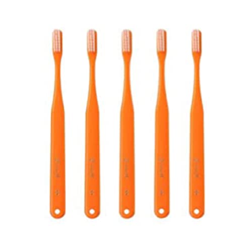 オレンジ/S (ソフト)/t24-s-orange-10・Color:オレンジFlavorName:S (ミソフト)・パッケージ個数:1・硬さ：S (ソフト)・カラー：オレンジ・入り数：10本・S：歯肉が健康、ブラッシング圧が強い方商品紹介 理想のプラークコントロールを追求、タフト24。 口腔ケアにおいて大切なのは、口腔内を傷つけることなくプラークを除去すること。 タフト24は、狙ったプラークをしっかり掻き出すコシと、歯や歯肉を傷つけない毛先の加工。 そして、患者さんの口腔内に合わせて選べるよう6種類のかたさを用意しています。 特長1歯と歯ぐきにやさしい 他社製の歯科専用の歯ブラシとの違いは、“先端”を比べれば一目瞭然。 歯や歯ぐきを傷つけず、且つしっかり汚れを落とせるよう、1本1本の毛先がなめらかにカットされています。 特長2：プラークをしっかり掻き出すコシ 歯の汚れをきちんと落とすためには、歯ブラシの毛先がしなって元に戻る力（＝コシ）が必要。 その力は水分を含むことでだんだん弱くなりますが、タフト24は別です。 水はけのよい特別なPBT素材を使っているので、一般の歯ブラシより強いコシをキープできます 特長3：刷掃効果を高める毛の密度 一般的な3列ブラシと比べ、たくさんの毛を植毛。歯をしっかりとらえて包み込み、しなやかに動くので汚れを効果的に落とせます。 また毛先の高さがフラットなので、毛先を均一に歯に当てることができます。 特長4：症状で選べる、6種類の硬さ 歯ブラシを処方する時代となった今、症状やブラッシング圧に合わせて歯ブラシを選べるのはタフト24の大きな魅力です。 〜こんな人・こんなときに〜 一人ひとりの患者さんに合わせた提案を 歯ぐきの腫れやプラークの性状、つき具合などの口腔内の状況とブラッシング圧によって、その人に合った歯ブラシのかたさは異なります。 その人の「いま」にベストなものを提案しましょう。 ESS：重度知覚過敏、抜歯や手術などで歯肉がデリケート、歯肉が健康な方に SS ：動的治療中、歯根露出、歯肉が健康な方 S：　歯肉が健康、ブラッシング圧が強い方 MS： 歯肉が健康、かための歯ブラシが好きな方 M：　歯肉が健康、ネバネバしたプラークがある方　（※） MH： 歯肉が健康、頑固なプラークがある方　（※） ※ブラッシング圧がコントロールできているか要確認 安全警告 小さな子供が飲み込む可能性のある窒息の危険があります。この歯ブラシは口腔ケア専用です。他の用途には使用しないでください。