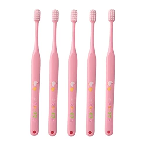 ピンク/25本/m17-m-pink-25・Size:25本Color:ピンク・硬さ：M (ミディアム)・カラー：ピンク・対象：萌出まもない歯がある子ども・仕上げ磨きをする大人が持ちやすい長めの柄一人では十分に磨くことができない小さな子どもには、周囲の大人による仕上げ磨きが大切。お子さんが磨き残した細かい所も、ラクにきれいに磨けるようになっています。 POINT ●歯と歯ぐきにやさしい ●プラークをしっかり掻き出すコシ ●刷掃効果を高める毛の密度 ●大人が持ちやすい長めの柄 【こんな人・こんなときに】 小さな子どもをもつ親御さんに 子どもはしっかり歯磨きをしているつもりでも、磨き残してしまう所があります。小学生以下の子どもをお持ちの親御さんには、仕上げ磨きの提案を。 特長1：歯と歯ぐきにやさしい 他社製の歯科専用の歯ブラシとの違いは、“先端”を比べれば一目瞭然。 歯や歯ぐきを傷つけず、且つしっかり汚れを落とせるよう、1本1本の毛先がなめらかにカットされています。 特長2：プラークをしっかり掻き出すコシ 歯の汚れをきちんと落とすためには、歯ブラシの毛先がしなって元に戻る力（＝コシ）が必要。 その力は水分を含むことでだんだん弱くなりますが、水はけのよいPBT素材を使っているので、一般の歯ブラシより強いコシをキープできます。 特長3：刷掃効果を高める毛の密度 一般的な3列ブラシと比べ、たくさんの毛を植毛。 歯をしっかり捉えて包み込み、しなやかに動くので汚れを効果的に落とせます。 また毛先の高さがフラットなので、毛先を均一に歯に当てることができます。 特長4：大人が持ちやすい長めの柄 子どもの口に合わせてヘッドは小さめにしつつ、仕上げ磨きをする大人が操作しやすいようハンドルの長さを調整しています。