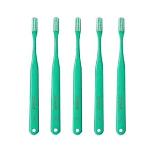 グリーン/M (ミディアム)/t24-m-green-10・Color:グリーンFlavorName:M (ミディアム)・パッケージ個数:1・硬さ：M (ミディアム)・カラー：グリーン・入り数：10本・M：歯肉が健康、ネバネバしたプラークがある方商品紹介 理想のプラークコントロールを追求、タフト24。 口腔ケアにおいて大切なのは、口腔内を傷つけることなくプラークを除去すること。 タフト24は、狙ったプラークをしっかり掻き出すコシと、歯や歯肉を傷つけない毛先の加工。 そして、患者さんの口腔内に合わせて選べるよう6種類のかたさを用意しています。 特長1歯と歯ぐきにやさしい 他社製の歯科専用の歯ブラシとの違いは、“先端”を比べれば一目瞭然。 歯や歯ぐきを傷つけず、且つしっかり汚れを落とせるよう、1本1本の毛先がなめらかにカットされています。 特長2：プラークをしっかり掻き出すコシ 歯の汚れをきちんと落とすためには、歯ブラシの毛先がしなって元に戻る力（＝コシ）が必要。 その力は水分を含むことでだんだん弱くなりますが、タフト24は別です。 水はけのよい特別なPBT素材を使っているので、一般の歯ブラシより強いコシをキープできます 特長3：刷掃効果を高める毛の密度 一般的な3列ブラシと比べ、たくさんの毛を植毛。歯をしっかりとらえて包み込み、しなやかに動くので汚れを効果的に落とせます。 また毛先の高さがフラットなので、毛先を均一に歯に当てることができます。 特長4：症状で選べる、6種類の硬さ 歯ブラシを処方する時代となった今、症状やブラッシング圧に合わせて歯ブラシを選べるのはタフト24の大きな魅力です。 〜こんな人・こんなときに〜 一人ひとりの患者さんに合わせた提案を 歯ぐきの腫れやプラークの性状、つき具合などの口腔内の状況とブラッシング圧によって、その人に合った歯ブラシのかたさは異なります。 その人の「いま」にベストなものを提案しましょう。 ESS：重度知覚過敏、抜歯や手術などで歯肉がデリケート、歯肉が健康な方に SS ：動的治療中、歯根露出、歯肉が健康な方 S：　歯肉が健康、ブラッシング圧が強い方 MS： 歯肉が健康、かための歯ブラシが好きな方 M：　歯肉が健康、ネバネバしたプラークがある方　（※） MH： 歯肉が健康、頑固なプラークがある方　（※） ※ブラッシング圧がコントロールできているか要確認 安全警告 この商品は、子供の飲み込みの危険性を防ぐため、常に大人の監督の下で使用してください。包装を破いた後は、子供の手の届かないところに保管してください。