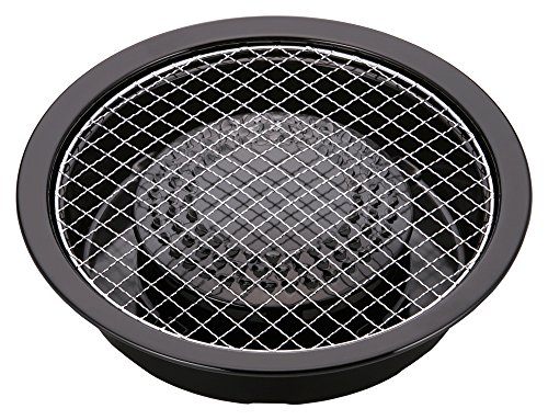 ブラック/-/CB-P-AM3・パッケージ個数:1・サイズ(約):外形/直径290×高さ66mm、焼き網/直径250mm・本体重量:約940g・素材・材質:受け皿・輻射版/スチール(ホーロー加工)、焼き網/スチール(メッキ加工)・原産国:中国・期間:1年間カセットフー専用に開発した網焼きプレート。焼き肉から干物まで選べる使い方。中央の輻射部分からの遠赤効果と水皿からの水蒸気でふっくらおいしく焼き上がります。