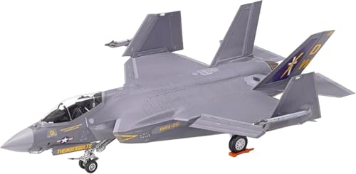 成型色/全長21.8cm、全幅18.2cm/60794・パッケージ個数:1・組み立て塗装が必要なプラモデル。別途、接着剤や工具、塗料等が必要。・1/72スケール未塗装プラスチック組み立てキット・完成時サイズ:全長218mm、全幅182mm・ステルス性を備えた機体形状を忠実にモデル化、機体表面のRAMパネルは繊細な凸モールドで再現・2024年11月、横須賀基地に配備された空母ジョージ・ワシントン搭載機を含む6種類のマーキング付き商品紹介 タミヤ 1/72 ウォーバードコレクション No.94 ロッキード マーチン F-35C ライトニングII プラモデル 60794 全長218mm、全幅182mm。 ステルス性を備えた機体形状を忠実にモデル化。 機体表面のRAMパネルは繊細な凸モールドで表現。 主翼は展開状態・折り畳み状態を選んで組み立て可能。 太く堅牢な前脚柱と主脚柱は複雑な形状を正確に再現。 キャノピーは開閉選択式。 AIM-9X空対空ミサイルを2発セット。 パイロット人形1体付属。 2024年11月、横須賀基地に配備された空母ジョージ・ワシントン搭載機を含む6種類のマーキング付き。 ※この商品は、組み立て、塗装が必要なプラモデルです。 ※組み立て、塗装には別途、接着剤や工具、塗料等が必要です。 ※「プラモデル」は日本プラモデル工業協同組合所有の登録商標です。 ※この商品には、接着剤や塗料、工具や電池等は含まれません。 安全警告 該当なし