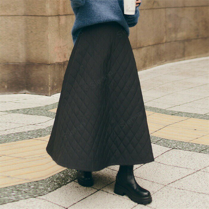 シエナのフレアスカート レディース キルティング きれいめ 秋冬 あったか ボトムス スカート 大きいサイズ 中綿 ロングスカート フレア 防風 防寒 ウエストゴム ハイウエスト ロング丈 ロング ポケット トレンド感 カジュアル 細見え 脚長 ブラック ホワイト 通勤 オフィス 日常｜アングル3