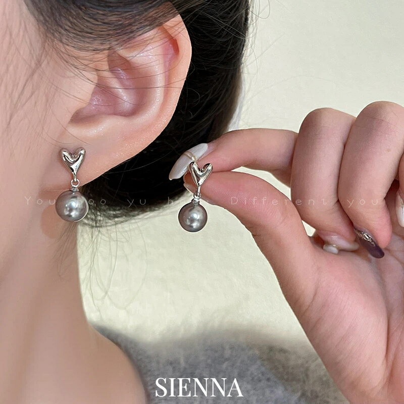 パール ハート ピアス レディース シンプル 上品 きれいめ 大人 女性 高見え 華奢 小ぶり 軽量 揺れる デザイン デイリー 普段使い 通勤 オフィス OL デート お出かけ カジュアル フォーマル 結婚式 パーティー 入学式 卒業式 20代 30代 40代 50代