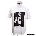 DETAIL アイテム詳細 アートデザインTシャツ ブランド名 Broadway 型番 ts-bw1021-w カラー ホワイト 素材・生地 綿100％ （肌触り＆風合いの良い上質コットン100％）アートでお洒落な☆インポートTシャツ サイズM＆L サイズ実寸 Mサイズ　肩幅：45 / 着丈：67 / 身幅：51 / 袖丈：19Lサイズ　肩幅：49 / 着丈：73 / 身幅：515 / 袖丈：21 ※上記のサイズはメーカー提供のサイズでございますが、海外製のため生産ロットにより若干サイズに違いが出る場合がございます。 予めご了承ください。 商品状態 新品 ご注意 ・画像と実際の商品は、個体差により若干異なる場合がございますので、 予めご了承下さい。・本製品は海外メーカーからの並行輸入品となり、全て本物かつ新品の商品でございます。 オプション品のご案内 31cm×44cm不織布巾着 赤 ゴールドリボン プレゼント等でご利用の場合、合わせてご購入いただけます。 ※ラッピングサービスではございません。巾着を同梱し、発送いたしますITEM IMAGES DETAIL BroadwayのデザインTシャツの多くは映画やミュージシャンをモチーフにしたカジュアルでシンプルなデザインTシャツです。 きっとあなたの好きなデザインも見つかります☆ BroadwayのTシャツのデザインはしっかりしたシルクスクリーンによるプリントです。 クールなモノトーンデザイン、カラフルな多色刷りのデザイン等、バリエーションがあります。 BroadwayのデザインTシャツのボディとなるTシャツは比較的厚手でしっかりした作りのTシャツです。 首周りの縫製等もしっかりしていて、かっちりしたシルエットのTシャツお好みの方におすすめです。 素材は綿100%です。しっかりした吸汗性とナチュラルな肌触りのtシャツです。 Mサイズ 肩幅：45 / 着丈：67 / 身幅：51 / 袖丈：19 Lサイズ 肩幅：49 / 着丈：3 / 身幅：55 / 袖丈：21 ※上記のサイズはメーカー提供のサイズでございますが、海外製のため生産ロットにより若干サイズに違いが出る場合がございます。 予めご了承ください。