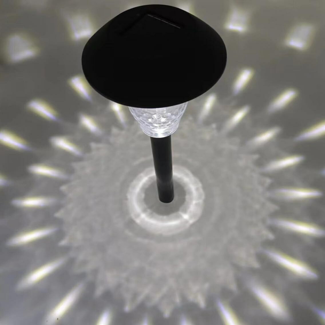 ソーラーライト ガーデンライト 屋外 庭 おしゃれ センサー 防雨 自動点灯 スタイル1 オーナメント 置物 オブジェ エクステリア 屋外照明 F 電池不要 ソ...