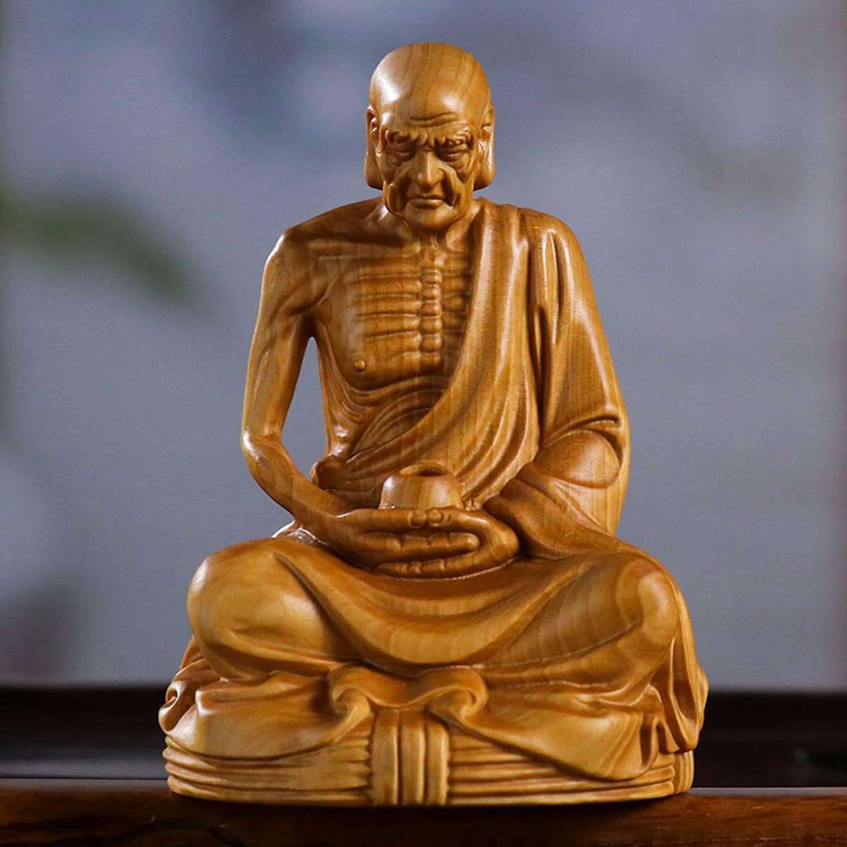 少林寺 十八の羅漢之一 高級天然ツゲ木彫り 置物 坐禅 座禅 瞑想 仏陀彫刻 ブッダ 中国伝統美術品 木製彫刻 仏像 神像（高さ9.7cm×巾7cm×奥行6cm）