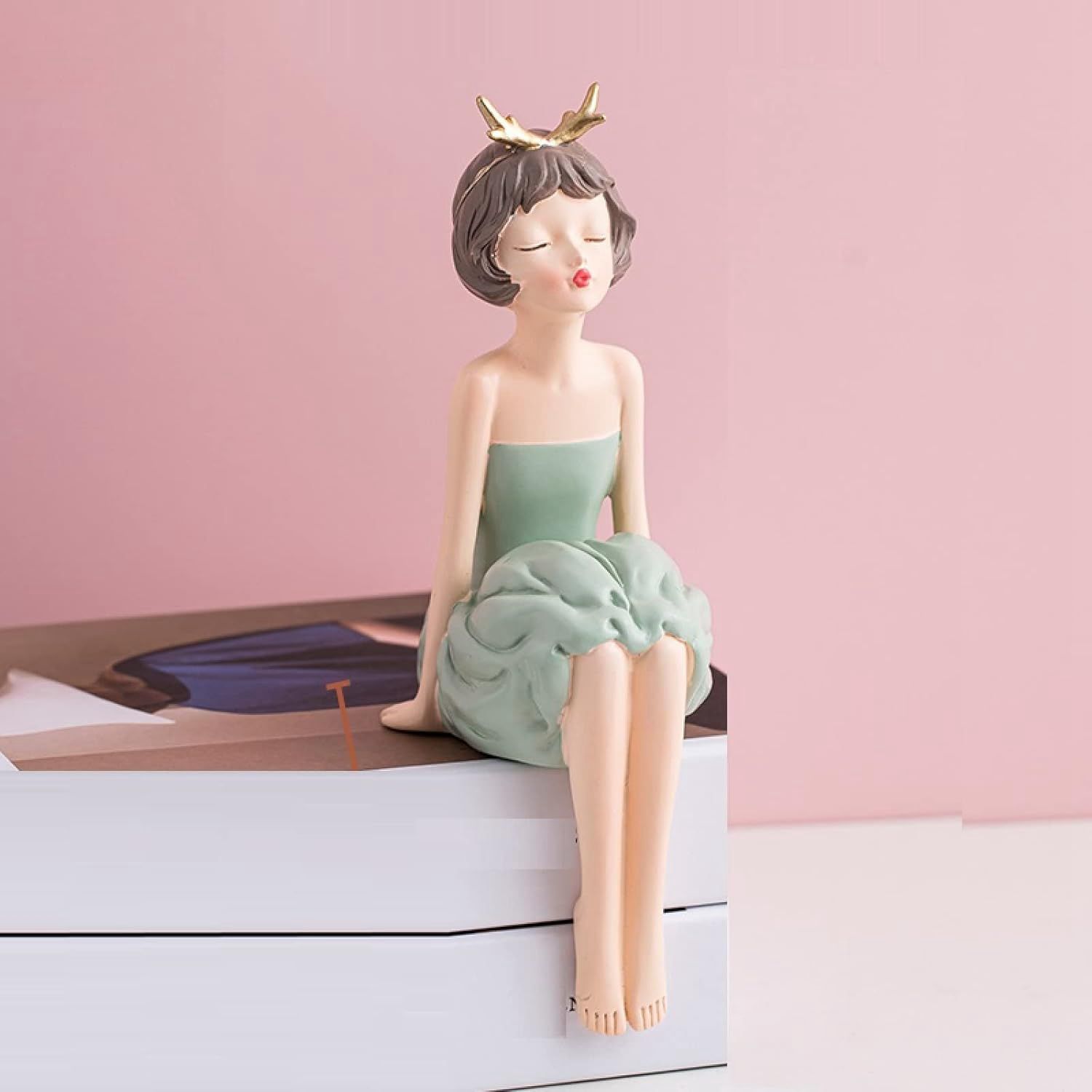 装飾的な彫刻 現代の女の子の樹脂の置物彫刻の装飾品デスクトップの装飾