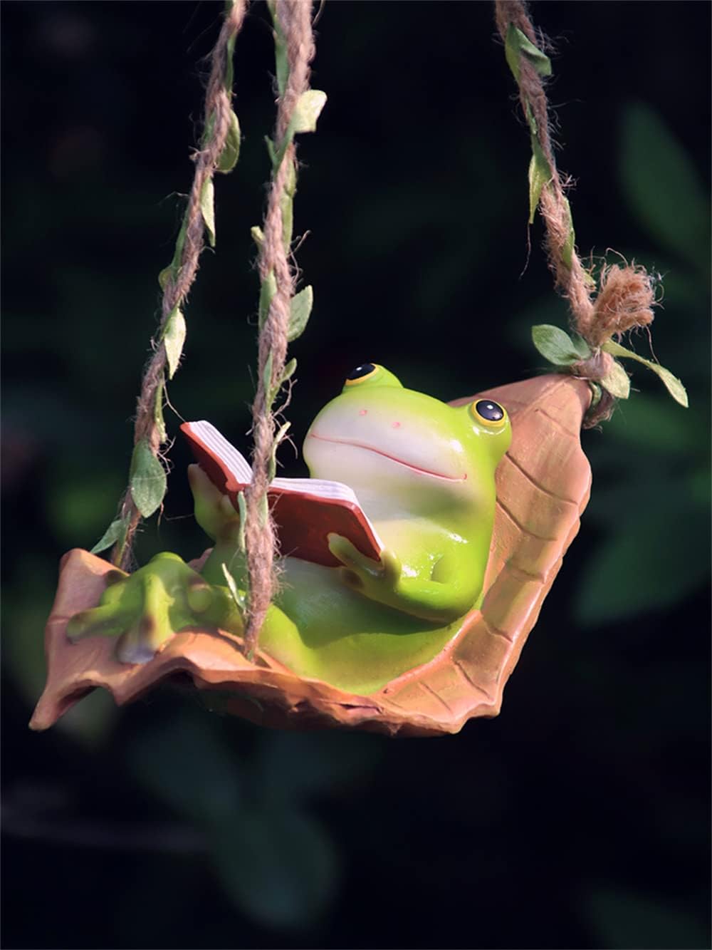 ガーデンオーナメント カエル ブランコ 置物 掛け物 おもしろい カエル オブジェ 玄関小物 インテリア飾り 卓上飾り 庭飾り ベランダ マイクロ風景 誕生日 プレゼント