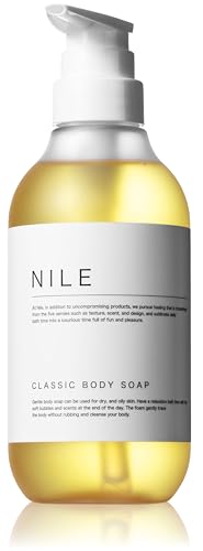 ScentName:【新香料】ラフランスの香り・【ラフランスを主体としたフルーツガーデンを思わせるフルーティーフローラル】爽やかさと華やかさが共存するラフランスを主体としたフルーティーフローラルノート。甘酸っぱいアップルと完熟なラフランスの果肉感溢れる甘く爽やかな芳香を、リーフグリーンやミュゲなどの草花がナチュラルに引き立てます。柔らかなムスクが包み込み、官能的なラフランスが安心感と心地よい余韻をもたらします。・【さっぱりとした洗い上がりのシャワーオイル】1日の汚れをさっぱり洗い流すシャワーオイル。モコモコ泡立つテクスチャで肌を優しく包み込み綺麗に洗浄します。・【ボディソープとしても使用できるさっぱり洗浄】3種のオレンジエキスの配合により実現した、さっぱりとした洗い上がり。余分な汚れを落とし肌に潤いを残してくれる特徴があります。・【におい・肌トラブルをカバー】ニオイケア成分、肌トラブルケア成分をそれぞれ5種類ずつ配合しボディクレンジング後のアフターケアも行います。・【使用方法】2プッシュを基準にボディタオルでしっかり泡立ててご使用ください。ボディタオルで強く擦るので