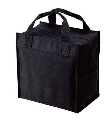レジャーバッグ ボックスブラック/275×275×185mm/P-3556・Color:ブラックStyle:レジャーバッグ ボックス・パッケージ個数:1・サイズ:約275×275×185mm・重量:約288g・材質:外側生地/ポリエステル、内側生地/EVA樹脂、中芯/発泡ポリエチレン、持ち手/ポリプロピレン・原産国:中国・最大容量:約9Lマチが広くて安定感のあるボックス型の保冷レジャーバッグです。 内側に耐水性生地(EVA樹脂)を使用。 携帯電話や小物を収納できるポケット付き。 口の部分を閉めておけば、バッグの中身が見えにくく飛び出しも防止できて安心。 保冷効果があるので、暑い時期のお買い物などに活躍