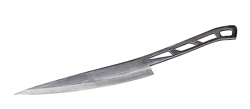 シルバー/97 mm/EBY660・パッケージ個数:1・サイズ : 全長176mm・サイズ : 刃長97mm・質量 : 22g・素材 : 刃物用ステンレス山で使える包丁を目指し、イチからデザインしました。 不安定な場所で調理することの多い山。スッと食材に切り込む刃のカーブは、 河原の石の上でも、まな板を載せた膝の上でも　スパっと食材を切ることができます。 全て工程は、関の刃物職の手によるもの。特に刃付けの工程は包丁の刃付けを得意とする職人の手によるもので、 ナイフとは一味も二味も違う切り味を実現しています。