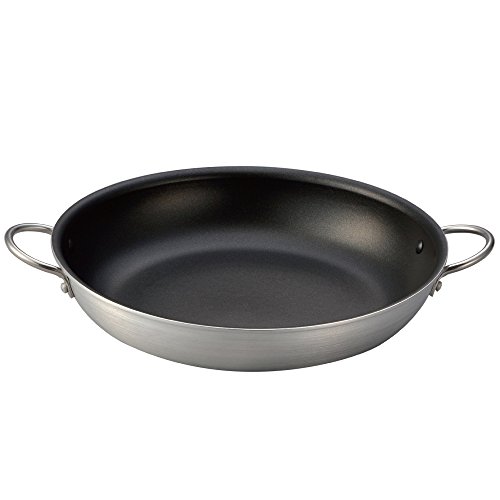 シルバー/2.4 L 直径 25 cm/S-1045・Size:2.4 L 直径 25 cmPatternName:パエリア・パッケージ個数:1・サイズ(約):全幅/34cm、径/27.7cm、深さ/5.1cm、全高/5.6cm・素材・材質:本体/アルミニウム合金、内面/ふっ素樹脂塗膜加工、外面/サテン仕上げ、底面/ステンSUS板圧着、ハドル/ ワイヤーハンドル (ステンレス鋼)・生産国:中国・対応熱源:家庭用ガスコンロ、家庭用IH(電磁調理器 100V・200V)、ラジエントヒーター、ハロゲンヒーター、エンクロヒーター、シーズヒーター・満水容量:2.4L【デミプロシリーズにIHでも使えるデミプロファミリーが登場】シンプルなアルミ製で扱いやすい 【内面ふっ素コーティング】お料理がこびりつきにくくてキレイに仕上がる。後洗いもラクラク 【ワイヤーハンドルでオーブンにも使える (耐熱温度 約260度)】ステンレス製の丈夫なハンドル。オーブンにも使えるから色々な料理に対応 【あらゆる熱源に適している】高出力型200V、100Vの電磁調理器にも対応している。IHからガスコンロまで各種熱源にご使用いただける