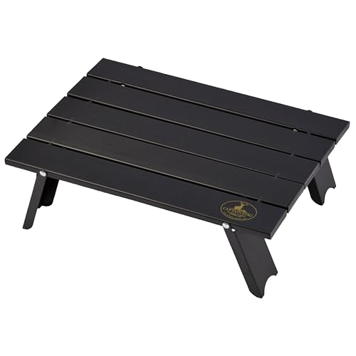 クラシックブラック/幅400×奥行290×高さ120mm/UC-617・製品サイズ:(約)幅400×奥行290×高さ120mm、製品重量:(約)720g・耐荷重:30kg・材質:甲板の表面材/アルミニウム合金(表面加工:アルマイト)、棚部/鉄(エポキシ樹脂塗装)・原産国:台湾・特徴:長年愛されているキャプテンスタッグの代表作。 シックなオールブラックで統一し、天板にゴールデンアニバーサリーを象徴する金色のクラシックロゴを施した50周年特別仕様。 脚部をあえてスチールにすることで、大幅な耐荷重アップとコストダウンを同時に実現。 天板はロール式で、折りたたんでコンパクトに収納が可能。商品紹介 特徴:長年愛されているキャプテンスタッグの代表作。 シックなオールブラックで統一し、天板にゴールデンアニバーサリーを象徴する金色のクラシックロゴを施した50周年特別仕様。 脚部をあえてスチールにすることで、大幅な耐荷重アップとコストダウンを同時に実現。 天板はロール式で、折りたたんでコンパクトに収納が可能。 製品サイズ:(約)幅400×奥行290×高さ120mm 製品重量:(約)720g 耐荷重:30kg 材質:甲板の表面材/アルミニウム合金(表面加工:アルマイト)、棚部/鉄(エポキシ樹脂塗装) 原産国:台湾 レンタル等による貸出、オークション等による販売や中古販売、及び譲渡によって発生した故障・破損・損害・事故などにつきましては一切責任を負いかねますので予めご了承ください。 安全警告 この製品はレンタルや中古販売などを経た場合、故障や事故などのリスクがあります。また、耐荷重は30kgです。ご注意ください。