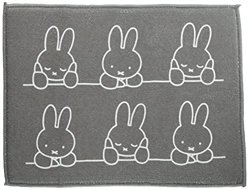 ほおづえミッフィーほおづえミッフィー/30 x 40 cm/Dick Bruna・Size:30 x 40 cmStyle:ほおづえミッフィー・パッケージ個数:1・サイズ:幅40×奥行30×高さ0.5cm・素材・材質:表生地=ポリエステル 中材=ポリウレタン・商品モデル番号: Dick Bruna・形: 長方形モノトーンミッフィーとうさぎのデザインがかわいい吸水水切りマット 食洗機や水切りかごに収まらなかった食器やお鍋、調理器具などの水切りにぴったり グラスやマグカップのちょい置きにも便利 両面にはマイクロファイバーを使用しており、しっかりと水を吸い込んでくれる 中に挟まれたウレタンがクッションとなり、食器への衝撃を和らげ、割れるのを防いでくれる 使用しない時は棚に収納したり、隙間に立てかけておくこともできる ループ付きなので、フックに掛けてマットを乾かしたり、収納することもできる 洗濯機で丸洗いができるので、お手入れも簡単で衛生的に使える