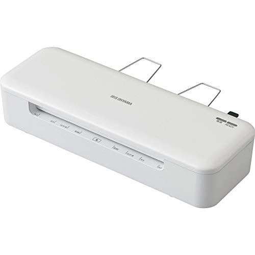 1)A4対応1)本体 ホワイト/150μm対応/HSL-A42-W・Style:1)A4対応PatternName:単品・パッケージ個数:1・【ウォームアップ時間】:35秒 【消費電力】:1250W・【コードの長さ】:約1.2m 【対応サイズ】:A4(厚さ150μまで)・【機能】:オートリバース ヒーターオートオフ 【ローラー本数】:2本 【加工時間(A4/1秒)】:43秒(50Hz)・36秒(60Hz)・【商品サイズ】:幅約39.8×奥行約16.5×高さ約80cm 【重量】:約1.93kg【付属品】:ワイヤートレー(2個)、キャリアシート(1枚)、クリーニングペーパー(1枚)、取扱説明書・【特徴】:究極のスピードと仕上がりを追求した高速起動パウチラミネーター.シンプルでスタイリッシュなデザイン.ワイヤートレー付きでラミネートしたフィルムを受け止め変形を防ぎ、リバース機能で詰まりかけたフィルムを簡単に取り出すことができます。家庭用・業務用に。仕上がり重視・スピード重視の方におすすめ。高速で安定したラミネート加工と多機能がラミネート加工をより便利に、よりスムー待ち時間35秒 究極のスピードと仕上がりを追求した高速起動ラミネーター。 待ち時間が短いので思い立ったらすぐにラミネートができます。 2本ローラーでしっかりキレイに圧着されます。 ラミネートしたフィルムを受け止め、変形を防ぐワイヤートレー付き。 リバース機能で詰まりかけたフィルムを簡単に取り出すことが出来ます。 フリーレバーがついているので万が一フィルムが詰まっても簡単に取り出すことが出来ます。 簡単操作で初心者の方にもおすすめです。 使いやすく便利な機能が満載。 ラミネーターでこんなことができます ・手垢、水濡れ、摩擦、色落ちなどから守る ・見た目を美しく見せ、高級感がでる ・不正な改ざん・改造を防げる ・写真、名刺、カード、ハガキ、掲示物、書類、レシピ、診察券、賞状、A4
