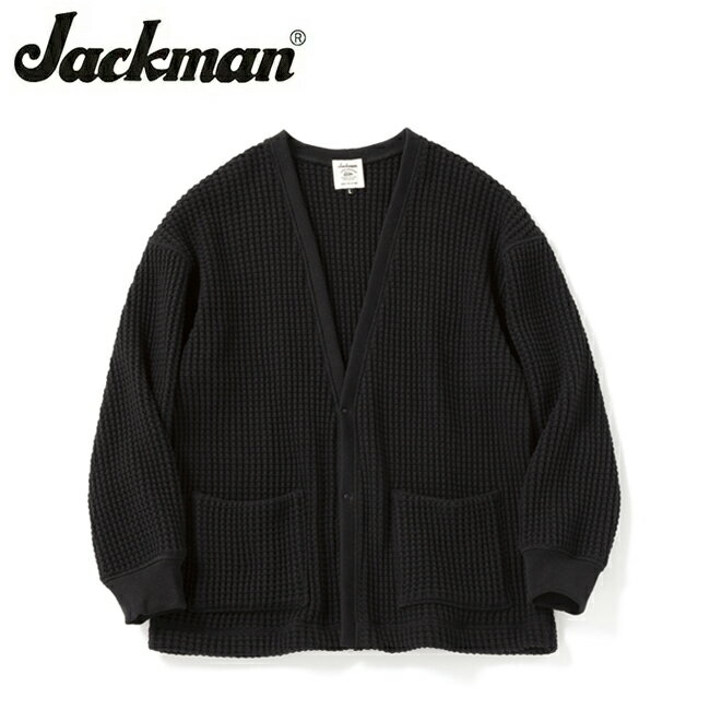 メーカー希望小売価格はメーカーカタログに基づいて掲載していますSpec ブランド名 Jackman ジャックマン 商品名 Waffle Cardigan ワッフルカーディガン メーカー型番 JM8479 サイズ M：着丈69　身幅60　肩幅54　袖丈52.5L：着丈71　身幅62　肩幅56　袖丈54XL：着丈73　身幅64　肩幅58　袖丈55.5(単位：cm)※メーカーサイズ参照 カラー (07)Black 詳細 &nbsp; 甘く撚った綿糸を引き揃えて希少な5ゲージのジャカード編み機を使いワッフル編みしたビッグビッグワッフルカーディガンです。ウールの編み立てでは使用される5ゲージの編み機は綿で使用すると重くなりすぎるため通常は使用しませんがビッグビッグワッフルは甘撚りしたことで軽量化に成功、糸も太い為ふわっとしたバルキー感も出て温かみのある表情に仕上がりました。デザインは1900年代のBaseballセーターを参考に身巾が広めのボックス型。編み目の大きな素材を熟練の技できれいに縫い合わせたセットインラグランカーディガンです。【素材】綿100％ ------------------------------------------------------------ ※モニタやPC環境等により実物と多少色合いが異なって見える場合もございます。 ※外箱がある商品につきましては生産、運搬の過程上、商品の箱(外箱)に多少の汚れや、破れ等が生じる場合がございます。 予めご了承の上お買い求め頂きます様、よろしくお願いいたします。 ※パターン生地を使用している商品によってはパターン位置に個体差がございます。予めご了承下さい。 ※一部商品画像にメーカー提供画像を使用している商品もございますので、仕様が予告なく変更される場合がございます。 ※複数のショッピングモールで同時販売しておりますので、在庫切れになってしまう場合がございます。 厳重に注意し在庫システムで管理を行っておりますが、お買い上げいただいた商品が品切れになってしまう場合がございます。 また、人気商品に関しましても複数のお客様が一度に購入を行い、在庫の反映が間に合わずご購入できてしまう場合がございます。 その際はお客様には必ずご連絡をさせていただきますが、万が一入荷予定がない場合はキャンセルさせていただく場合がございます。 大変申し訳ございませんがあらかじめご了承ください。 ※メール便発送対象商品に関しましては、メール便規定料金にてお送りします。 ※ガス缶などをご使用いただく商品の場合、同メーカーのものをご使用いただくことを推奨しております。 製品不良などが起こった場合、保証対象外となる場合がございます。 ------------------------------------------------------------