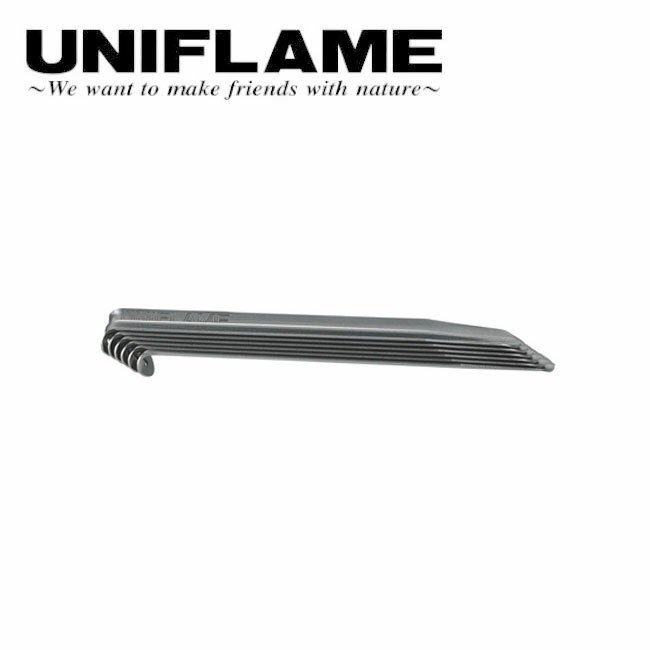 メーカー希望小売価格はメーカーカタログに基づいて掲載していますUNIFLAME/ユニフレーム/ステンレスペグ 6本セット194×24mm-6本重ねても厚みは約3cm。抜群のスタッキング性能。 強度・打ち込みやすさ・抜けにくさを実現。変形しにくく、オートキャンプに適したテント向けステンレス製ペグ。 【材質】 ステンレス鋼 【重量】 約50g（1本） ------------------------------------------------------------ ※モニタやPC環境等により実物と多少色合いが異なって見える場合もございます。 ※外箱がある商品につきましては生産、運搬の過程上、商品の箱(外箱)に多少の汚れや、破れ等が生じる場合がございます。 予めご了承の上お買い求め頂きます様、よろしくお願いいたします。 ※パターン生地を使用している商品によってはパターン位置に個体差がございます。予めご了承下さい。 ※一部商品画像にメーカー提供画像を使用している商品もございますので、仕様が予告なく変更される場合がございます。 ※複数のショッピングモールで同時販売しておりますので、在庫切れになってしまう場合がございます。 厳重に注意し在庫システムで管理を行っておりますが、お買い上げいただいた商品が品切れになってしまう場合がございます。 また、人気商品に関しましても複数のお客様が一度に購入を行い、在庫の反映が間に合わずご購入できてしまう場合がございます。 その際はお客様には必ずご連絡をさせていただきますが、万が一入荷予定がない場合はキャンセルさせていただく場合がございます。 大変申し訳ございませんがあらかじめご了承ください。 ※メール便発送対象商品に関しましては、メール便規定料金にてお送りします。 ※ガス缶などをご使用いただく商品の場合、同メーカーのものをご使用いただくことを推奨しております。製品不良などが起こった場合、保証対象外となる場合がございます。 ------------------------------------------------------------